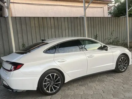 Hyundai Sonata 2021 года за 11 900 000 тг. в Алматы – фото 3