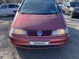 Volkswagen Sharan 1995 года за 1 700 000 тг. в Актобе