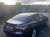 Toyota Camry 2020 годаүшін17 500 000 тг. в Семей – фото 2