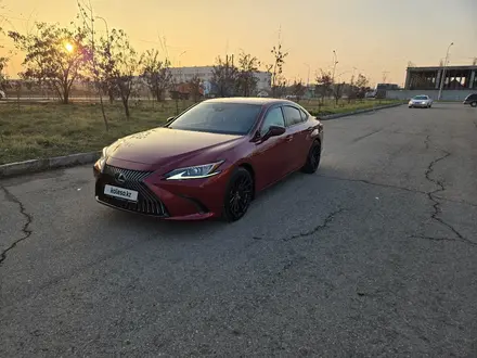 Lexus ES 300h 2019 года за 17 000 000 тг. в Алматы – фото 6