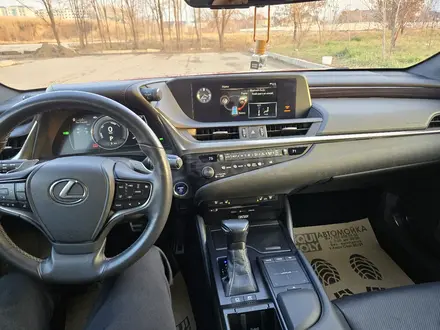 Lexus ES 300h 2019 года за 17 000 000 тг. в Алматы – фото 9