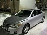 Toyota Camry 2011 года за 8 200 000 тг. в Актобе – фото 2