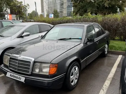 Mercedes-Benz E 230 1989 года за 900 000 тг. в Алматы