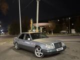 Mercedes-Benz E 220 1993 года за 1 950 000 тг. в Тараз – фото 5