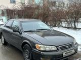 Toyota Camry 2000 годаfor3 900 000 тг. в Алматы – фото 2