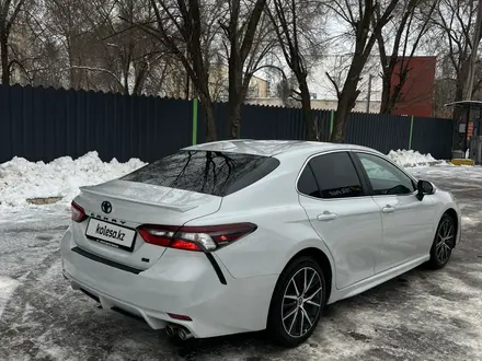 Toyota Camry 2022 года за 14 100 000 тг. в Уральск – фото 9