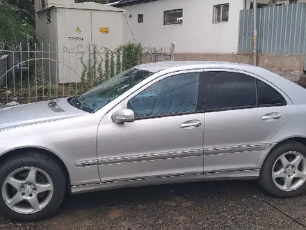 Mercedes-Benz C 200 2004 года за 3 500 000 тг. в Алматы – фото 4