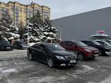 Toyota Camry 2012 года за 9 800 000 тг. в Актобе – фото 2
