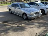 Mercedes-Benz E 200 1996 года за 2 500 000 тг. в Астана