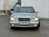 Mercedes-Benz E 200 1996 года за 2 500 000 тг. в Астана – фото 2
