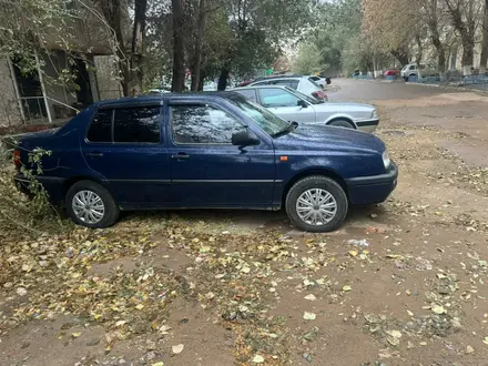 Volkswagen Vento 1992 года за 2 000 000 тг. в Атырау – фото 2