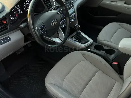 Hyundai Elantra 2019 года за 7 200 000 тг. в Актау – фото 16