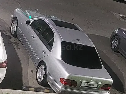 Mercedes-Benz E 430 1999 года за 5 800 000 тг. в Алматы – фото 2