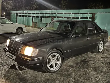 Mercedes-Benz E 200 1992 года за 1 450 000 тг. в Тараз – фото 2