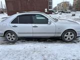 Mercedes-Benz E 200 1998 года за 2 500 000 тг. в Кокшетау – фото 3