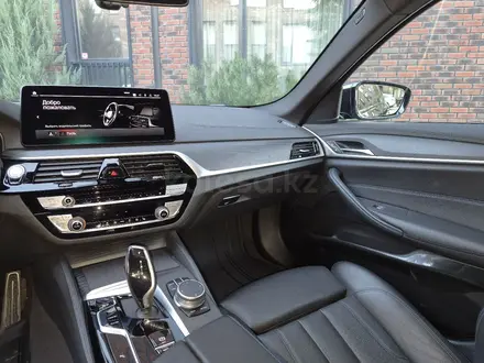 BMW 530 2020 года за 23 000 000 тг. в Алматы – фото 18