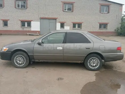 Toyota Camry 2001 года за 2 700 000 тг. в Астана – фото 2