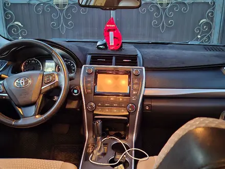 Toyota Camry 2015 года за 6 500 000 тг. в Уральск – фото 3
