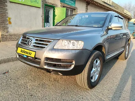 Volkswagen Touareg 2004 года за 4 600 000 тг. в Алматы