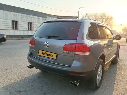 Volkswagen Touareg 2004 года за 4 600 000 тг. в Алматы – фото 5
