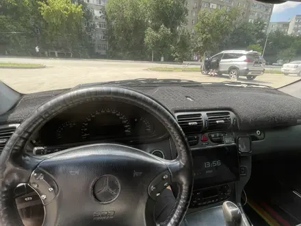 Mercedes-Benz C 240 2003 года за 3 000 000 тг. в Актобе – фото 40