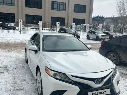 Toyota Camry 2020 года за 12 700 000 тг. в Астана – фото 2