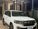 Toyota Land Cruiser 2018 года за 41 000 000 тг. в Алматы – фото 2