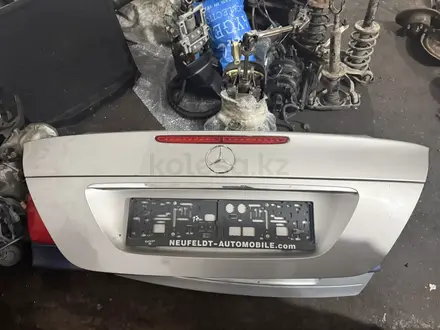 Крышка багажника w211 211 за 50 000 тг. в Караганда – фото 2