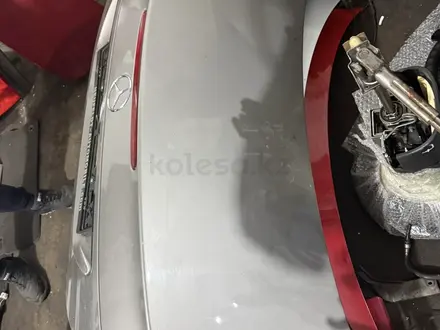 Крышка багажника w211 211 за 50 000 тг. в Караганда – фото 3
