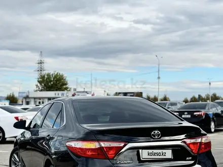 Toyota Camry 2016 года за 6 800 000 тг. в Атырау – фото 4