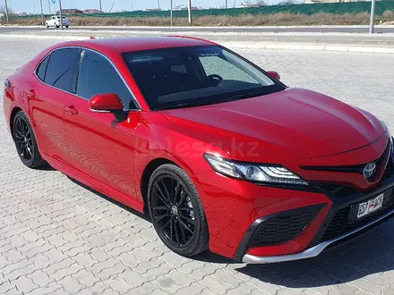 Toyota Camry 2022 года за 14 700 000 тг. в Актау – фото 4