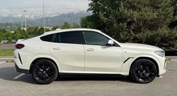 BMW X6 2021 года за 38 000 000 тг. в Тараз – фото 2