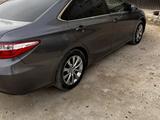 Toyota Camry 2017 года за 6 500 000 тг. в Жанаозен – фото 4