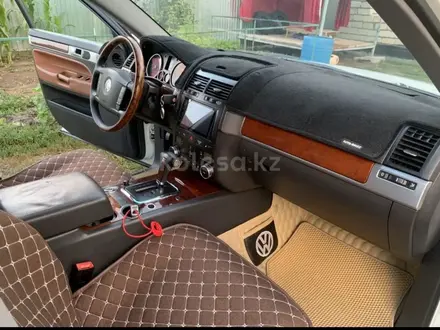 Volkswagen Touareg 2005 года за 6 000 000 тг. в Уральск – фото 3