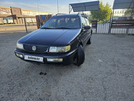 Volkswagen Passat 1995 года за 2 000 000 тг. в Уральск – фото 2