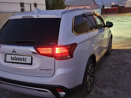 Mitsubishi Outlander 2019 года за 11 500 000 тг. в Атырау – фото 5