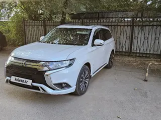 Mitsubishi Outlander, 2022