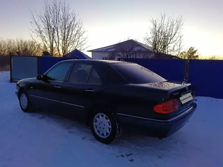 Mercedes-Benz E 240 2000 года за 3 900 000 тг. в Астана – фото 5