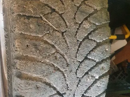 Зимние шины с дисками за 70 000 тг. в Темиртау – фото 2