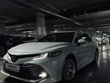 Toyota Camry 2018 года за 14 300 000 тг. в Атырау – фото 2