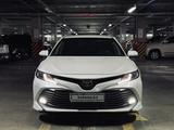 Toyota Camry 2018 года за 14 300 000 тг. в Атырау