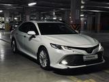 Toyota Camry 2018 года за 14 300 000 тг. в Атырау – фото 3