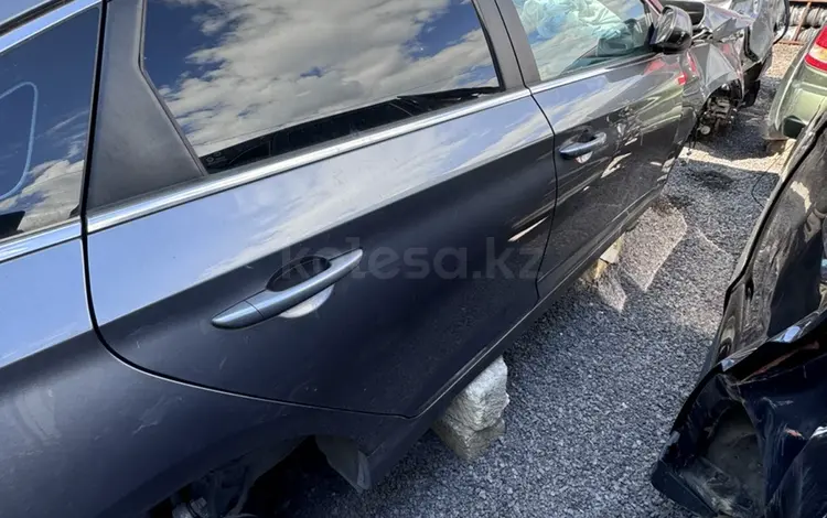 Дверь правый передняя и задняя Хуйндай соната 2019 г за 250 000 тг. в Актобе