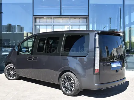 Hyundai Staria Luxe 2023 года за 19 390 000 тг. в Астана – фото 3