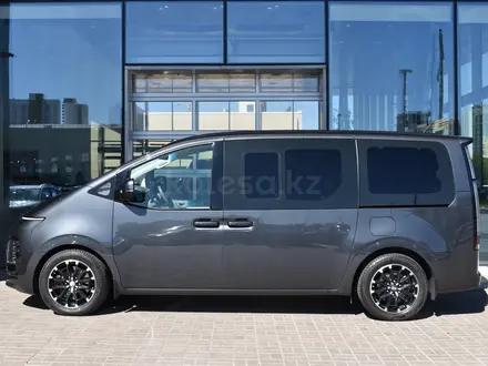 Hyundai Staria Luxe 2023 года за 19 390 000 тг. в Астана – фото 2