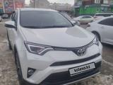 Toyota RAV4 2018 года за 13 500 000 тг. в Актобе – фото 5