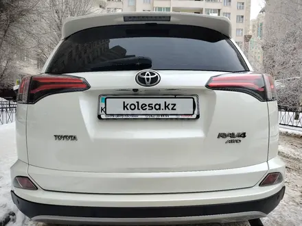 Toyota RAV4 2017 года за 11 700 000 тг. в Астана – фото 5