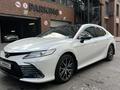 Toyota Camry 2021 года за 22 900 000 тг. в Алматы – фото 2