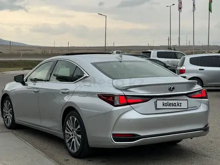 Lexus ES 300h 2018 года за 13 500 000 тг. в Алматы – фото 5