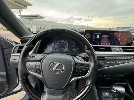 Lexus ES 300h 2018 года за 13 500 000 тг. в Алматы – фото 9